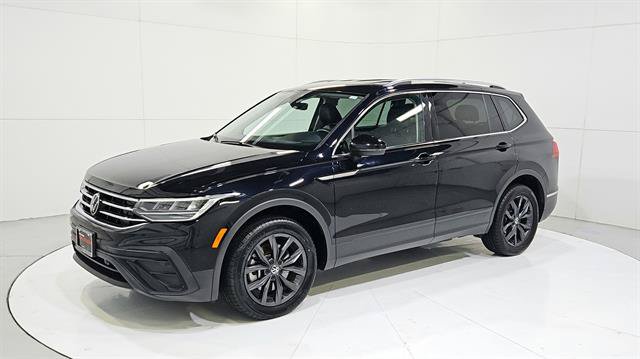 Used 2024 Volkswagen Tiguan SE FWD image 3