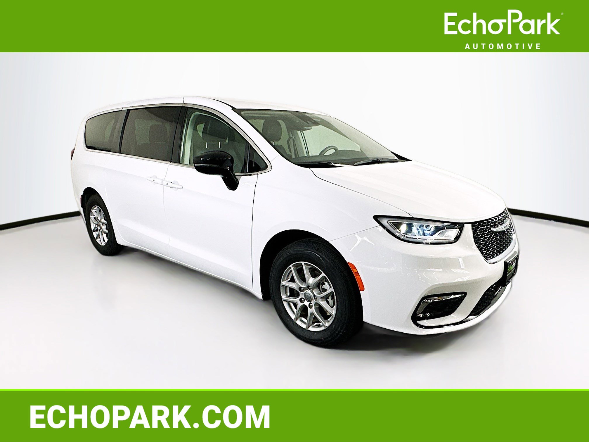 Used 2024 Chrysler Pacifica Touring-L image 1