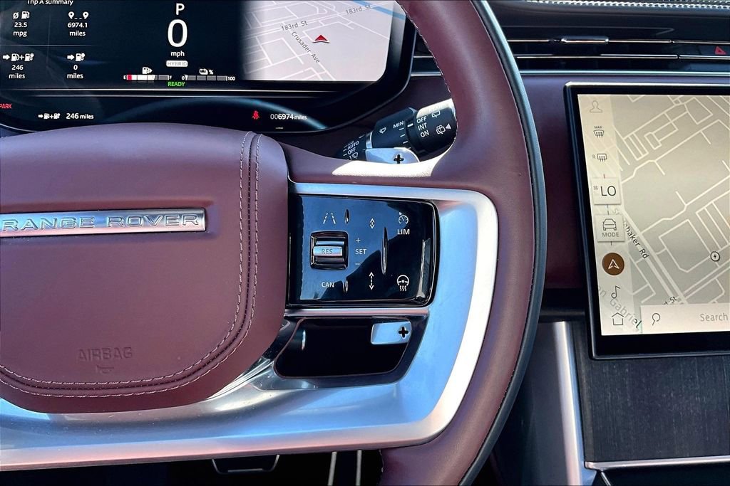 Used 2025 Land Rover Range Rover SE image 12