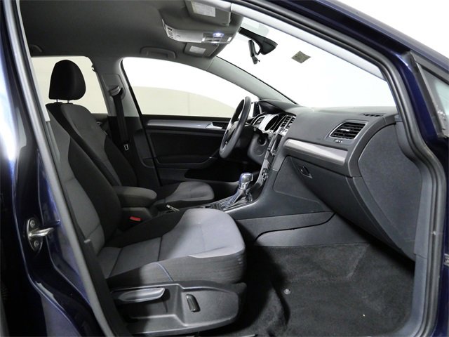 Used 2016 Volkswagen e-Golf SE w/ DC Fast Charging Package image 10