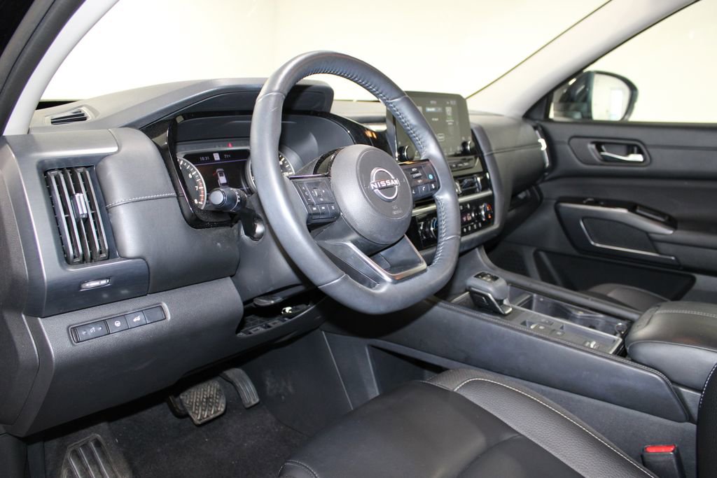 Used 2025 Nissan Pathfinder SL image 17