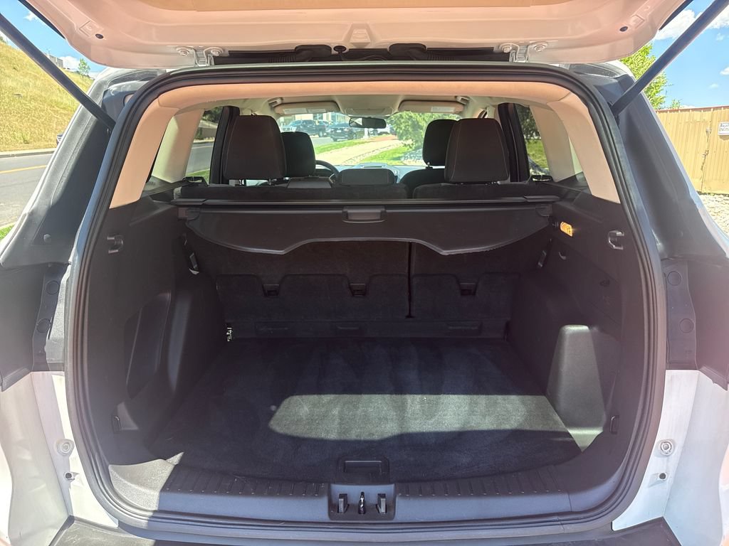 Used 2018 Ford Escape SE w/ SE Sync 3 Package AWD/4WD image 9