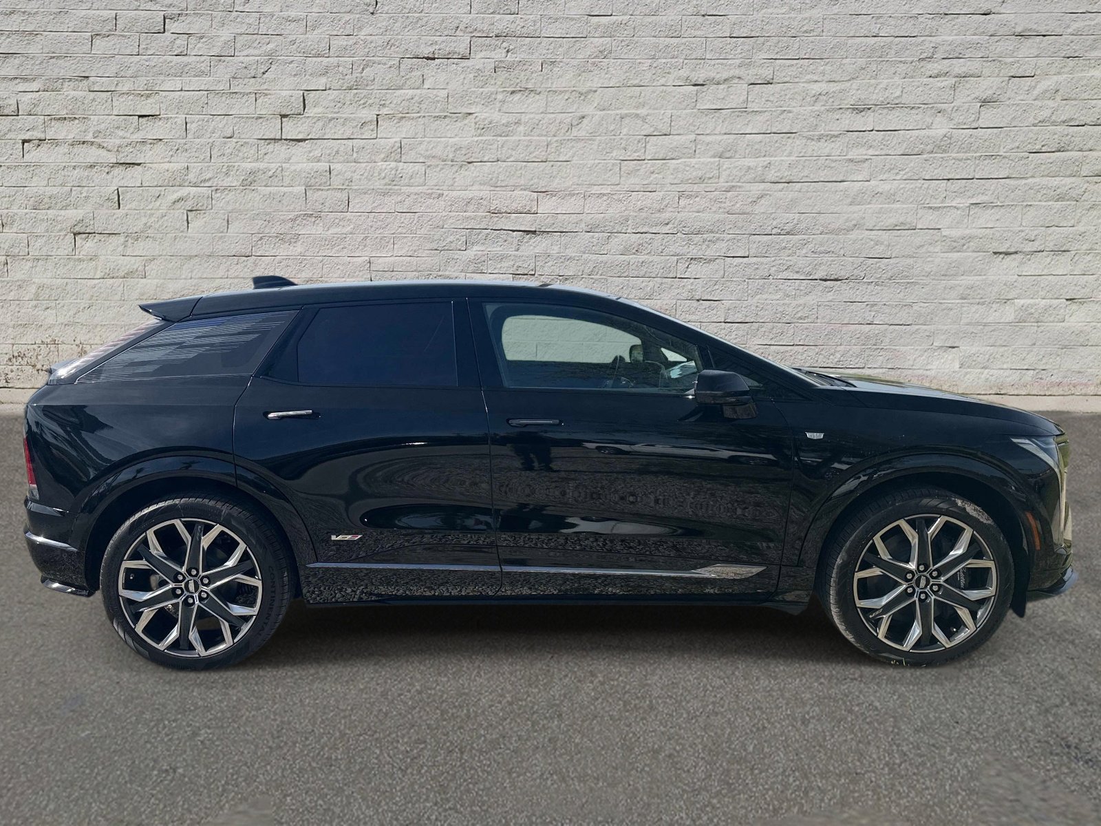 New 2026 Cadillac Optiq V w/ LPO, Floor Liner Package AWD/4WD image 6