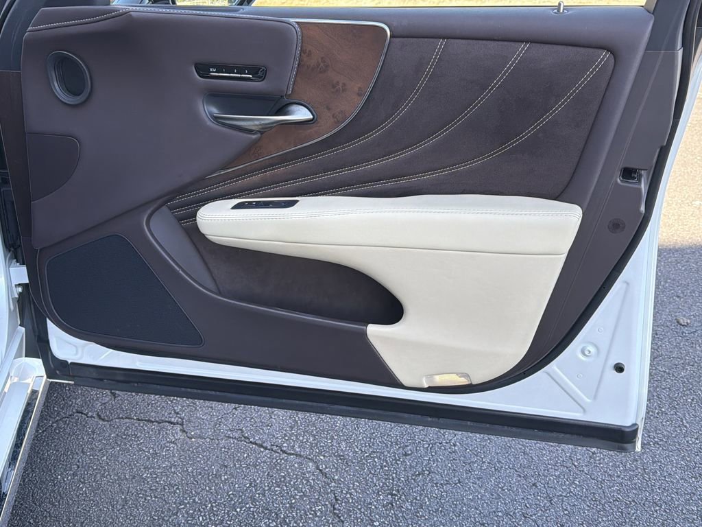 Used 2018 Lexus LS 500 w/ Accessory Package (Z2) image 14