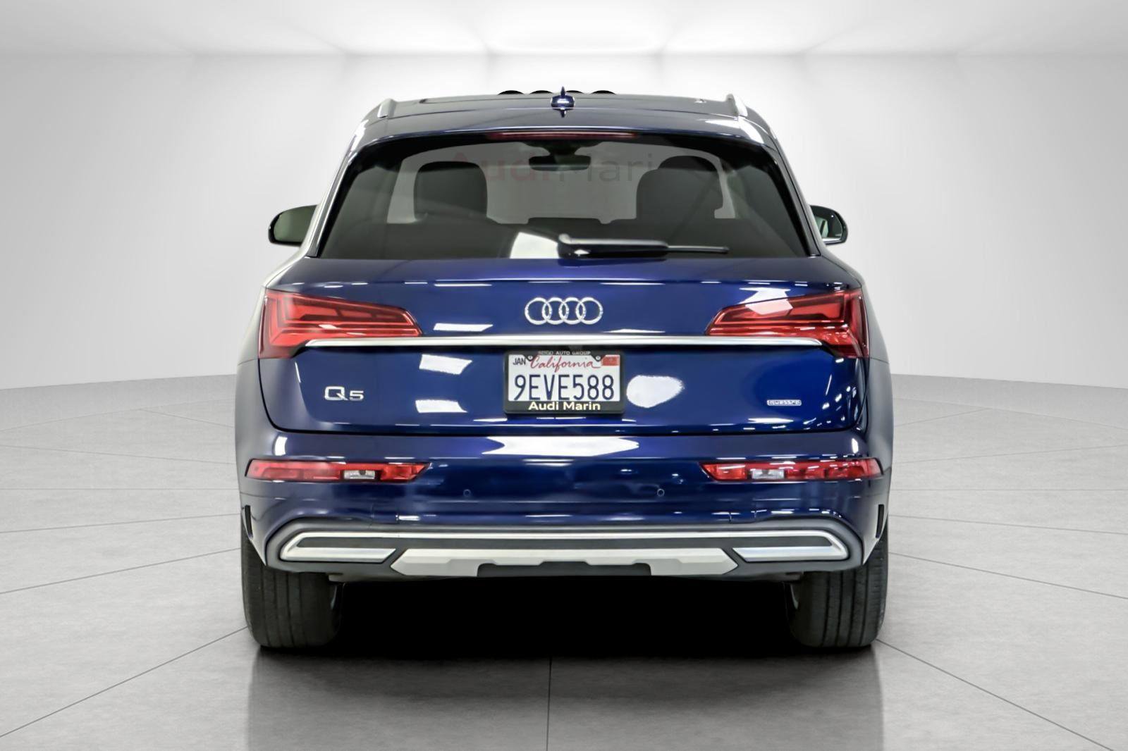 Used 2023 Audi Q5 Premium w/ Convenience Package image 4