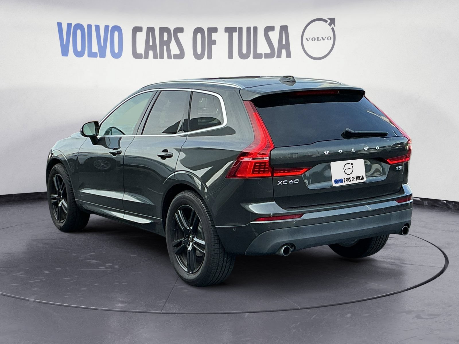 Used 2019 Volvo XC60 T5 Momentum w/ Multimedia Package AWD/4WD image 3