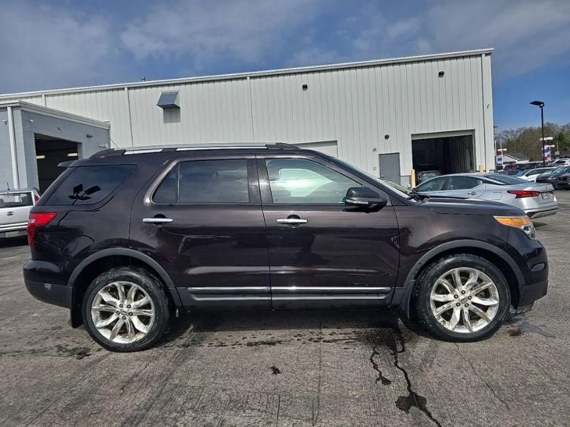 Used 2014 Ford Explorer XLT w/ Equipment Group 202A AWD/4WD image 9