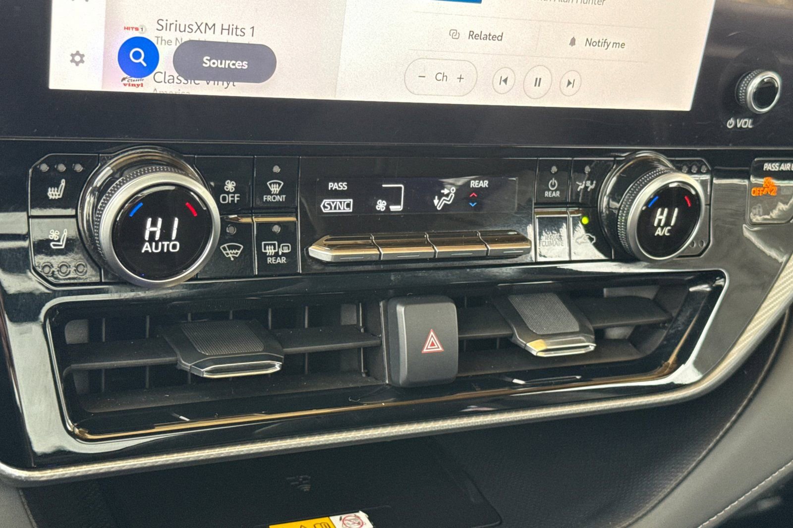 Used 2024 Toyota Highlander Platinum image 23