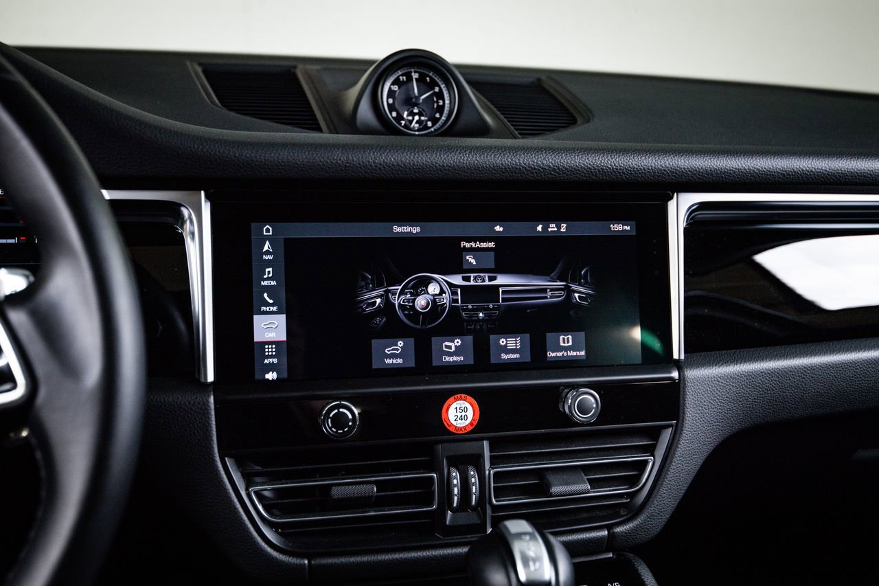 Certified 2024 Porsche Macan image 18