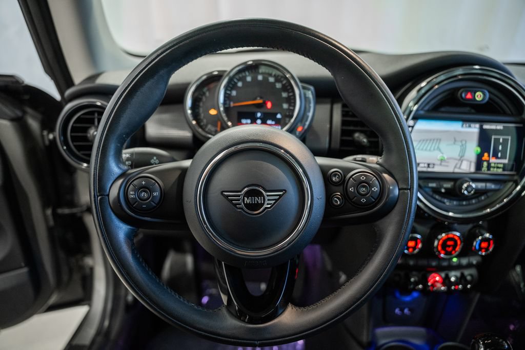 Used 2020 MINI Cooper 2-Door Hardtop FWD image 26