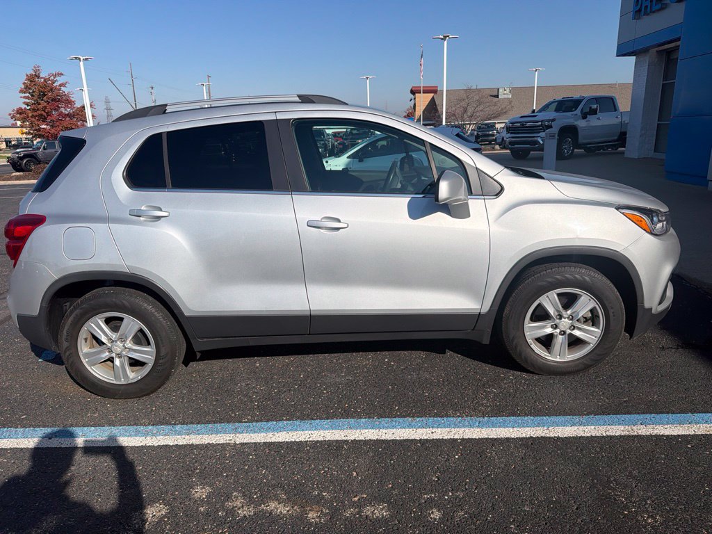 Used 2017 Chevrolet Trax LT FWD image 11