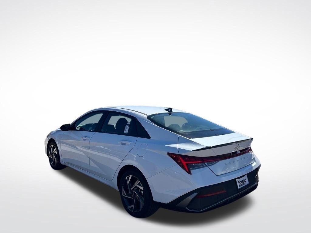 Used 2025 Hyundai Elantra SEL image 7