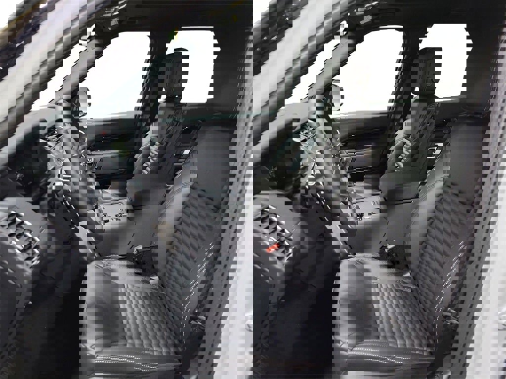 New 2025 Land Rover Discovery S image 13