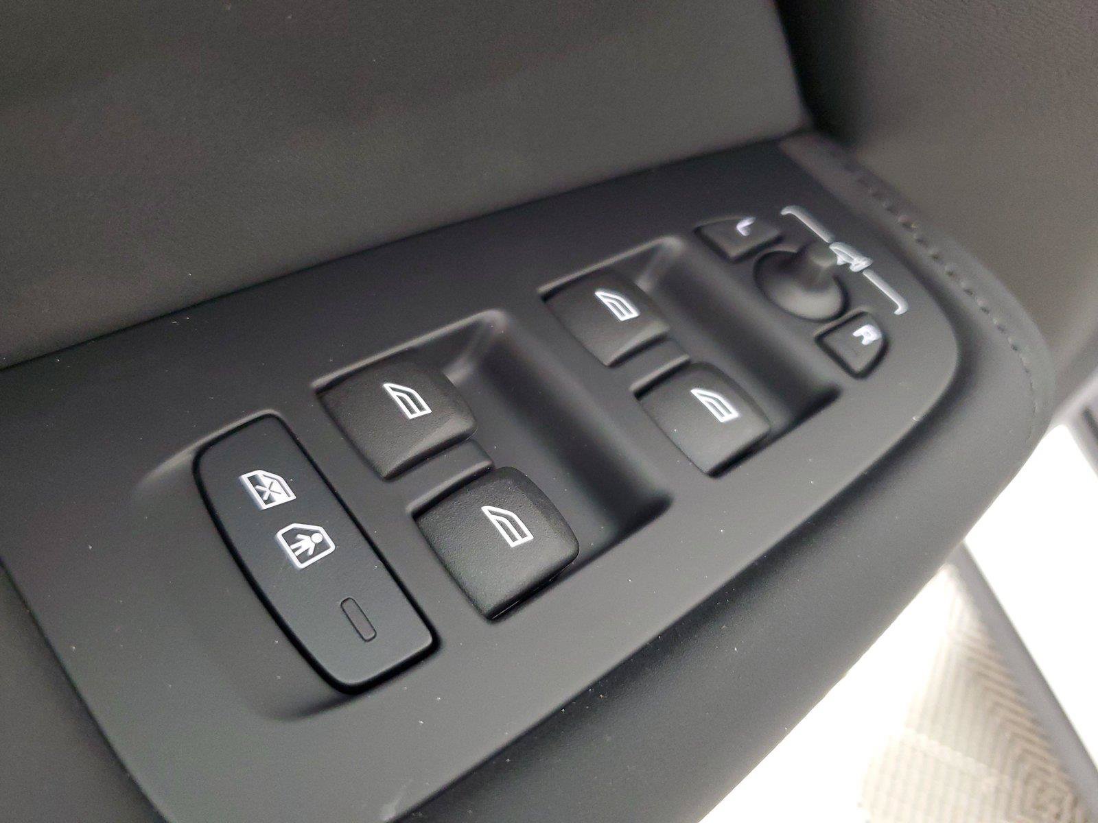 New 2026 Volvo XC60 B5 Core w/ Climate Package AWD/4WD image 20