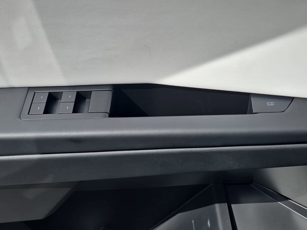 Used 2024 Tesla Cybertruck AWD Crew Cab image 30