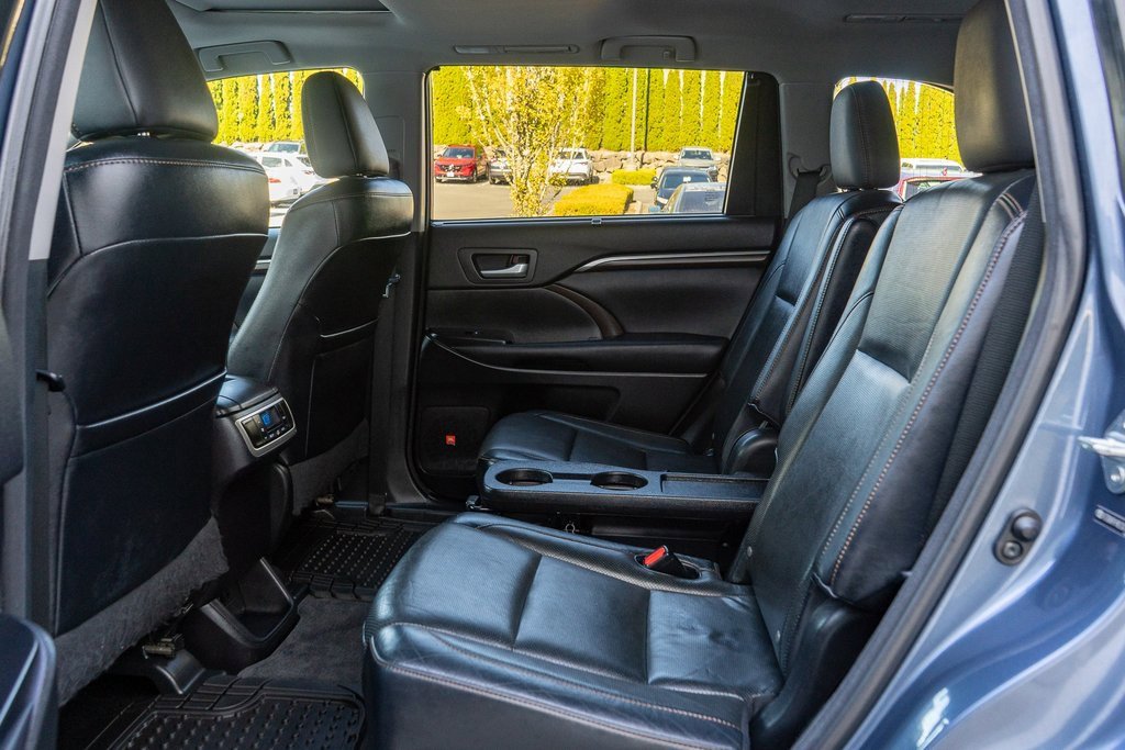 Used 2014 Toyota Highlander Limited image 17