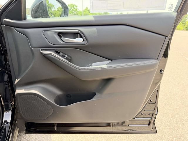 New 2026 Nissan Rogue SV AWD/4WD image 8