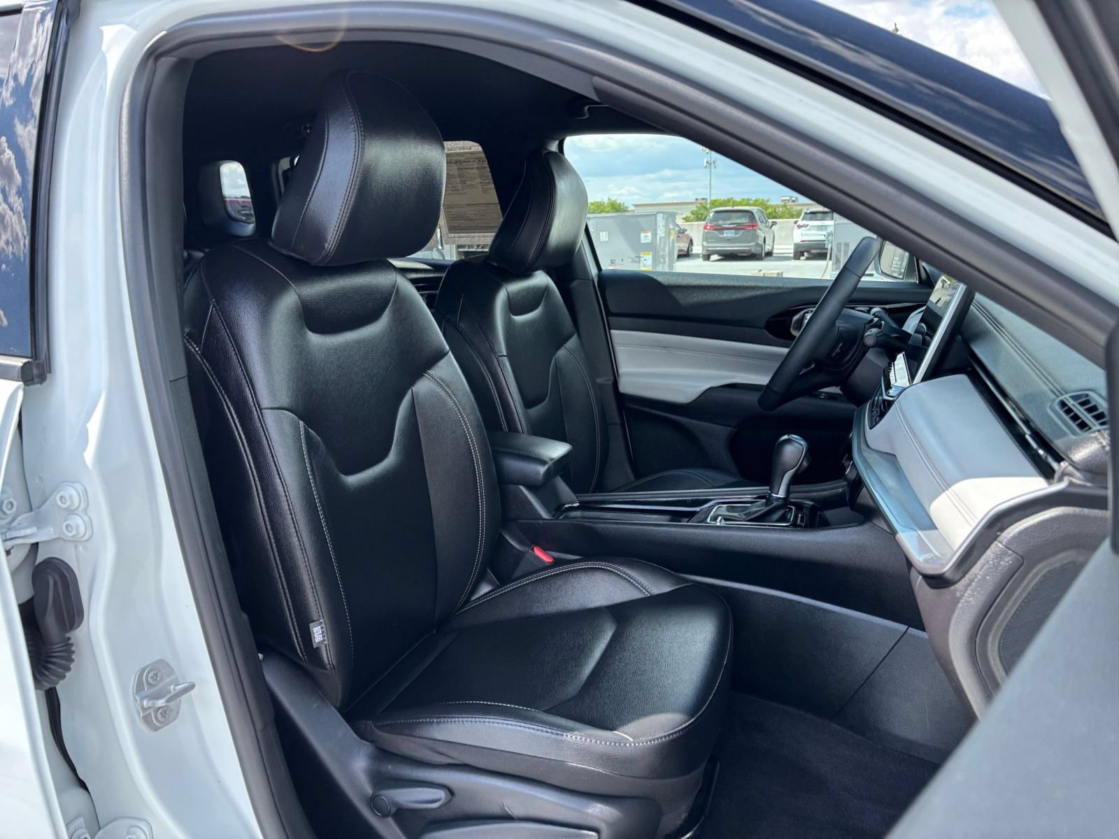 Used 2025 Jeep Compass Limited AWD/4WD image 37