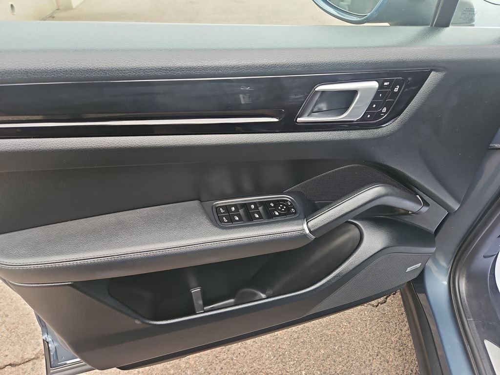 Used 2019 Porsche Cayenne AWD/4WD image 10