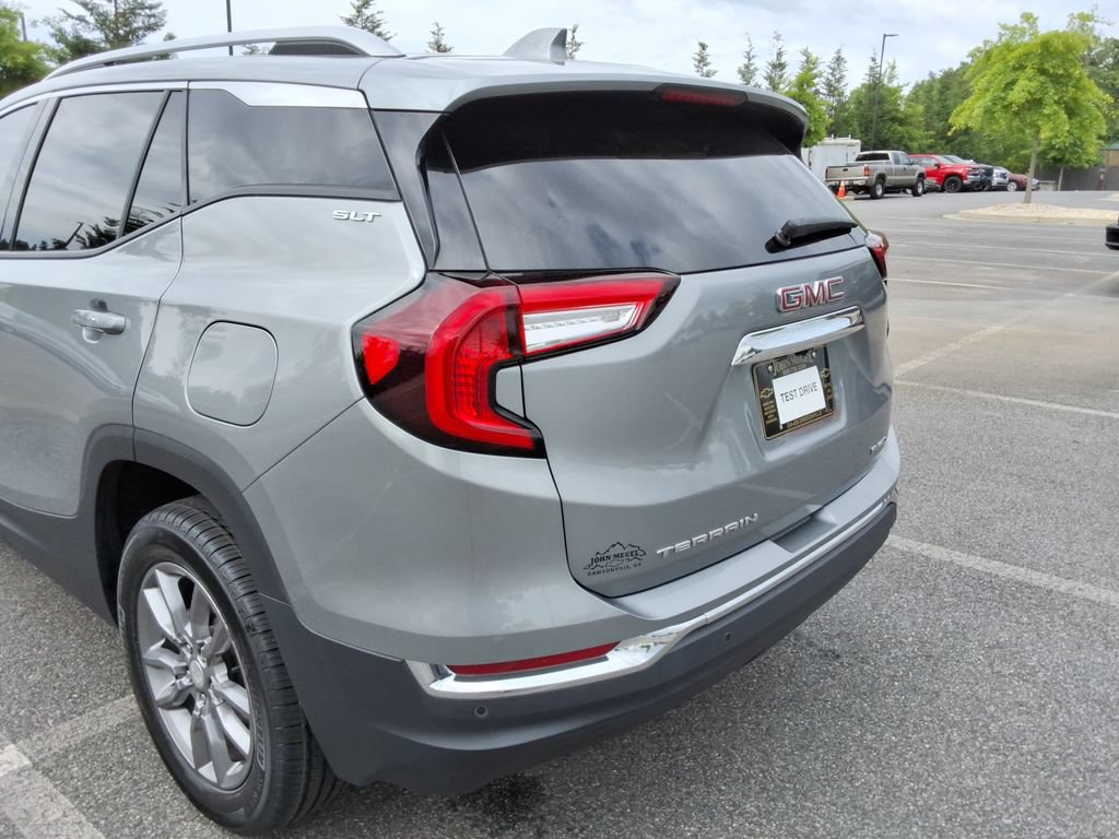 Certified 2024 GMC Terrain SLT w/ Infotainment Package II AWD/4WD image 13