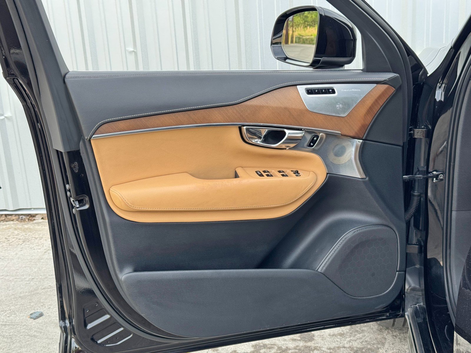 Used 2017 Volvo XC90 T8 Inscription w/ Vision Package image 42