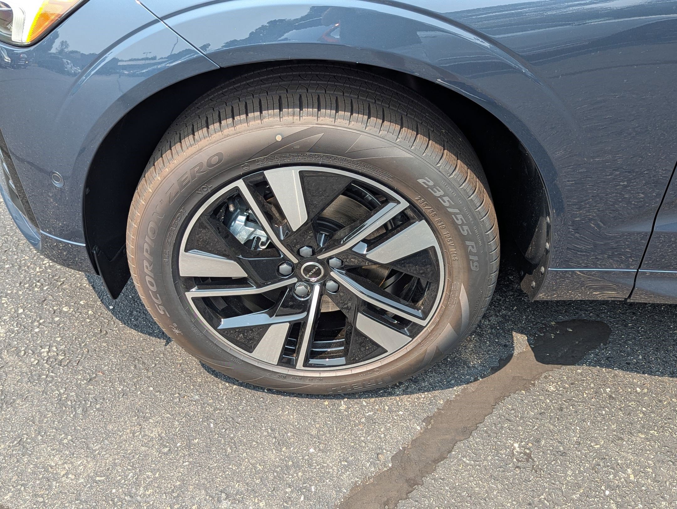 New 2026 Volvo XC60 B5 Plus w/ Protection Package Premier image 25