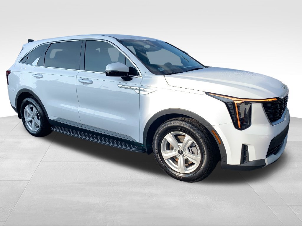 Used 2025 Kia Sorento LX FWD image 7