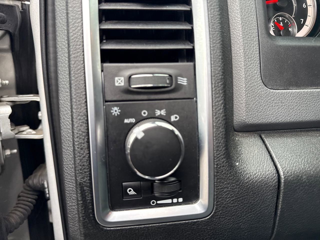 Used 2016 RAM 1500 Classic SLT image 18