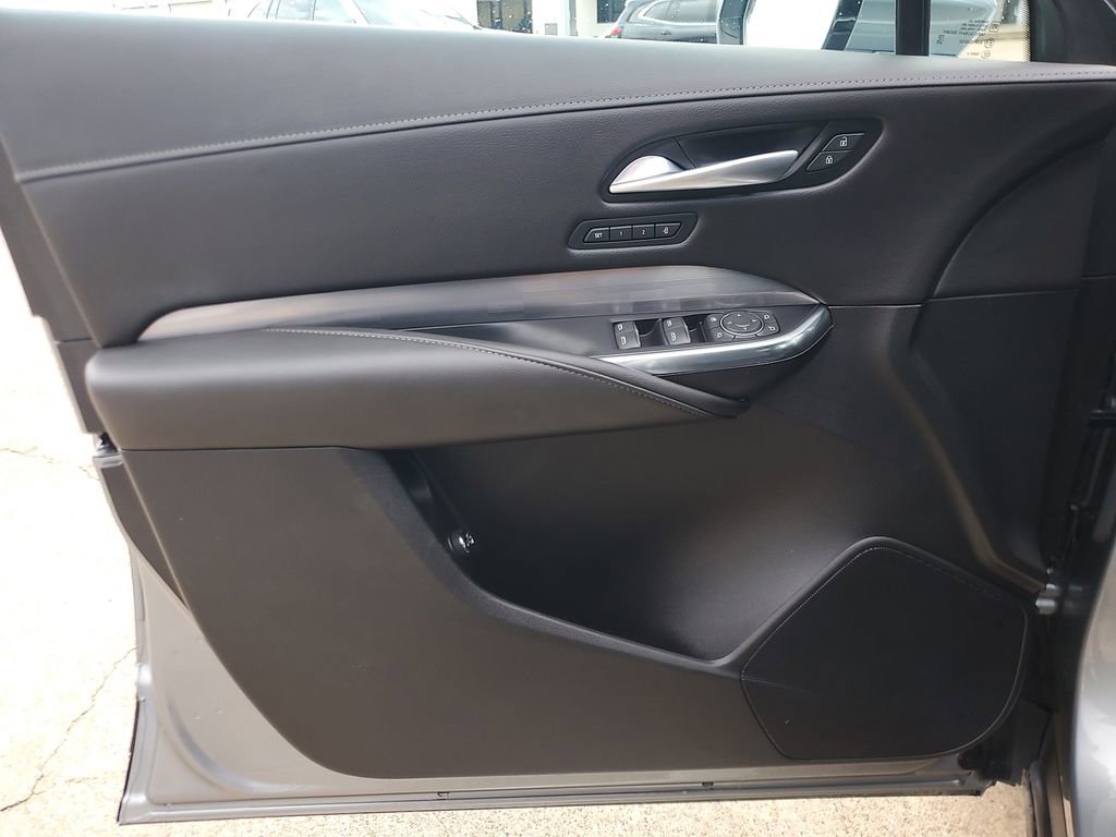 Used 2025 Cadillac XT4 Premium Luxury image 16