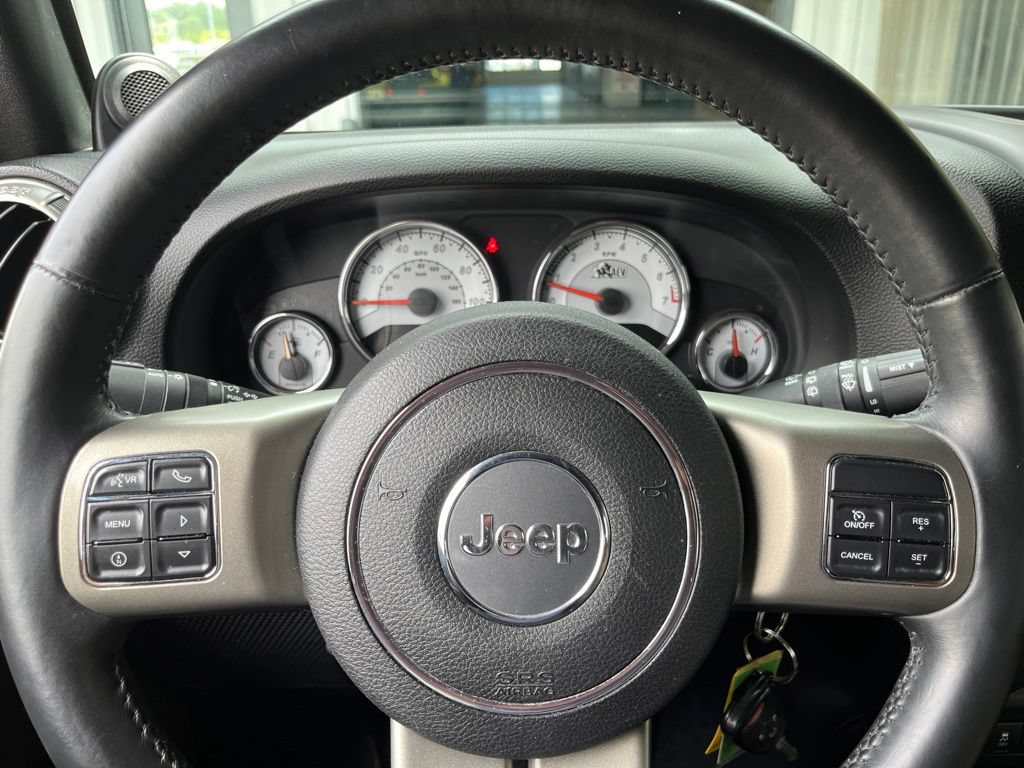 Used 2014 Jeep Wrangler Unlimited Rubicon w/ Connectivity Group AWD/4WD image 29