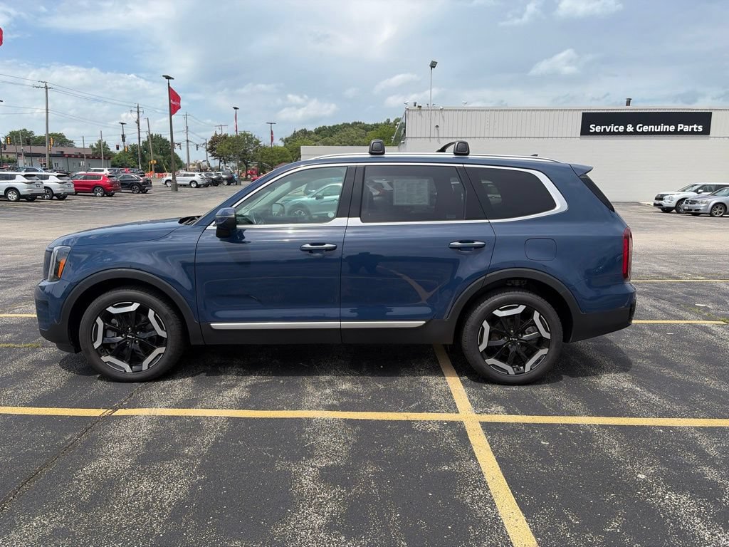 Used 2025 Kia Telluride S AWD/4WD image 3