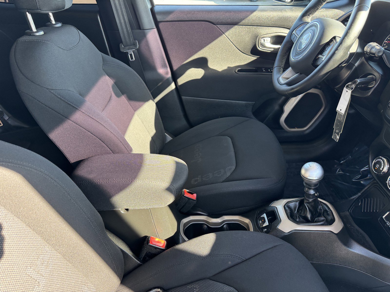 Used 2016 Jeep Renegade Latitude image 8