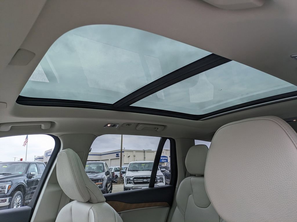 Certified 2022 Volvo XC90 T6 Momentum w/ Advanced Package image 20