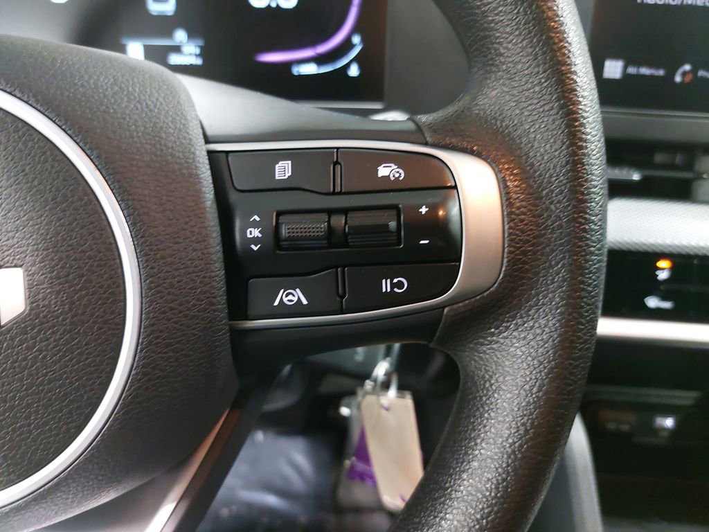 Used 2025 Kia Sportage LX image 17