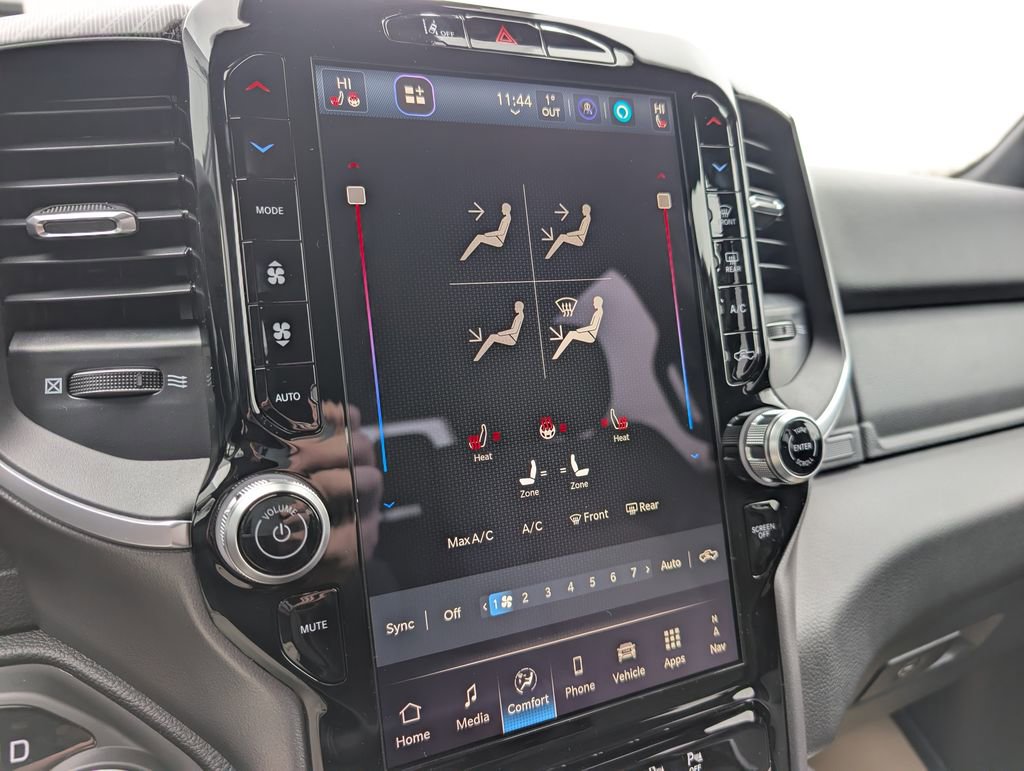 New 2026 RAM 1500 4x4 Crew Cab image 24
