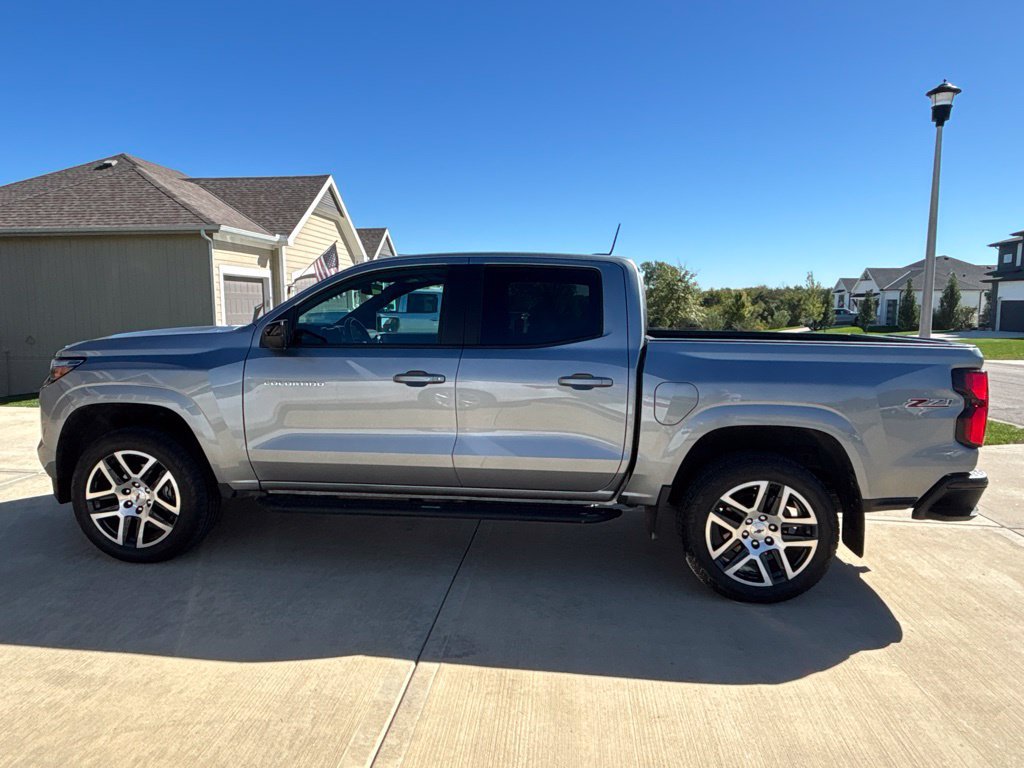 Used 2023 Chevrolet Colorado Z71 w/ Z71 Convenience Package 2 AWD/4WD image 11