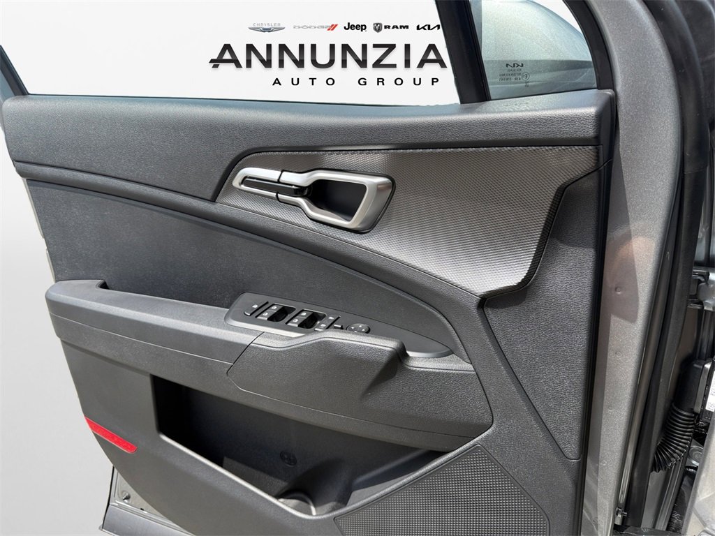 New 2025 Kia Sportage LX image 28