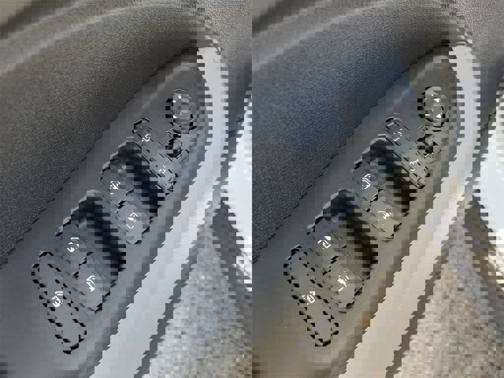 New 2025 Hyundai Venue SEL image 19