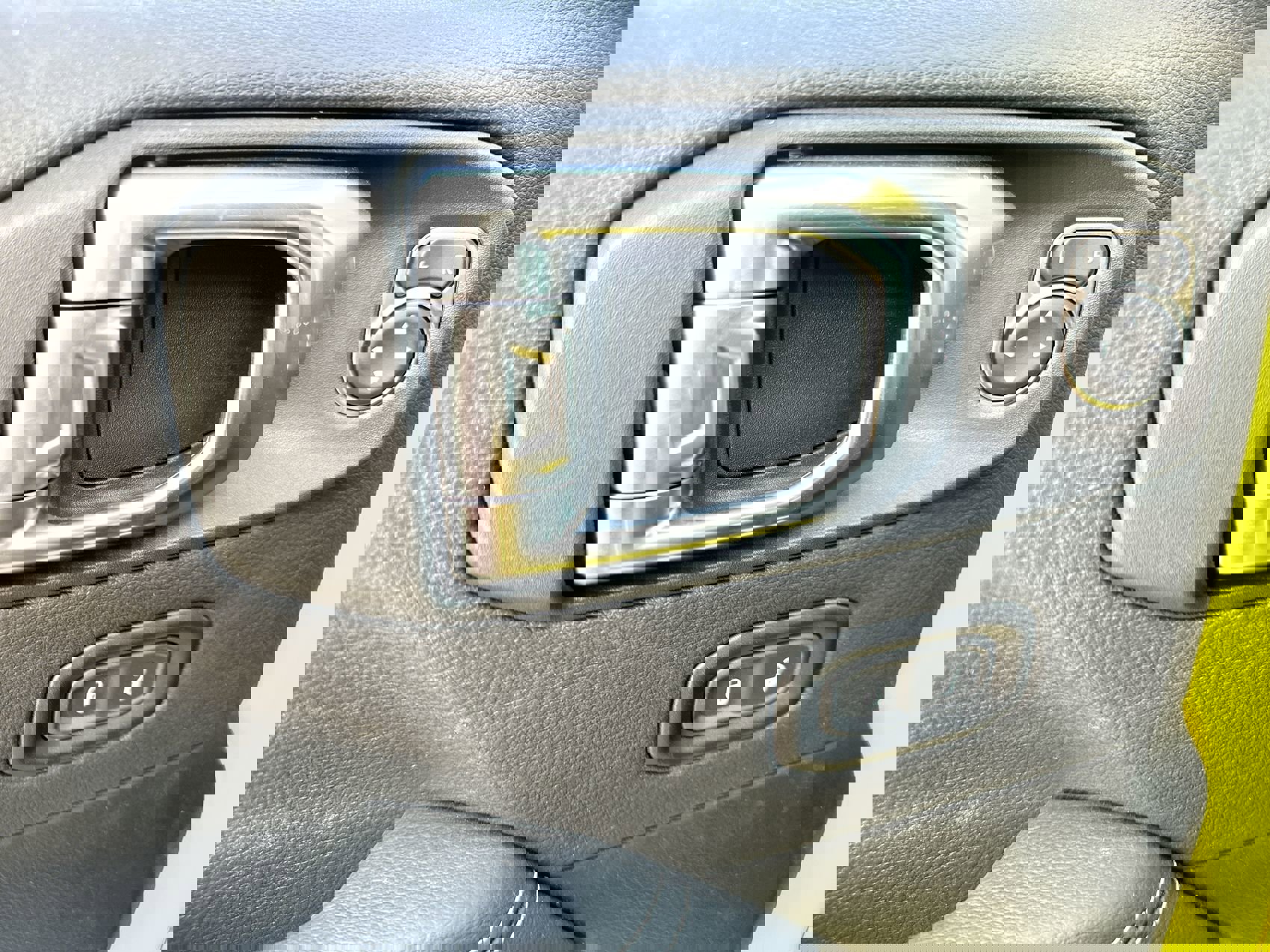 New 2023 Jeep Wrangler Sahara w/ Cold Weather Group image 13