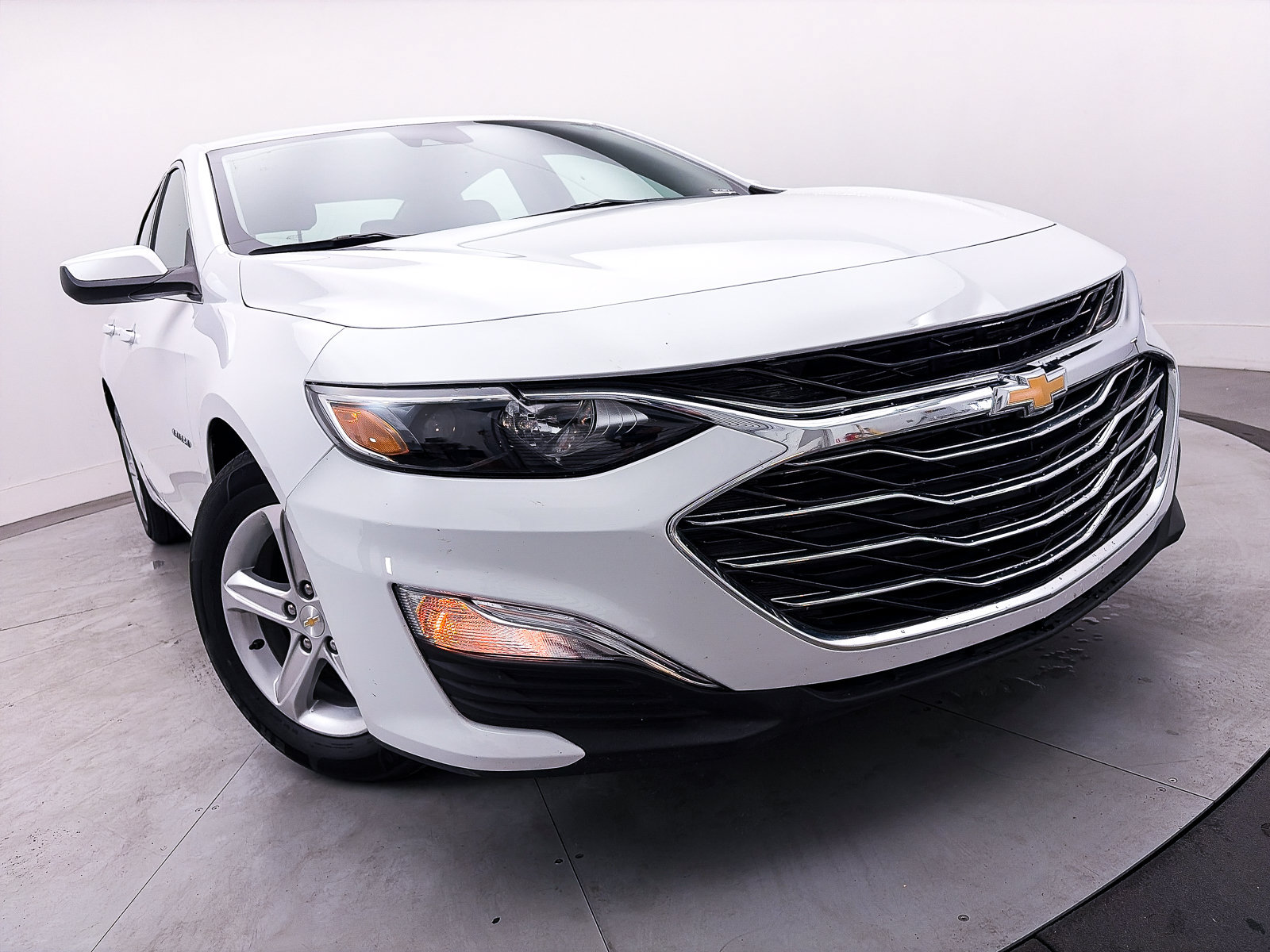Used 2025 Chevrolet Malibu LS FWD image 5