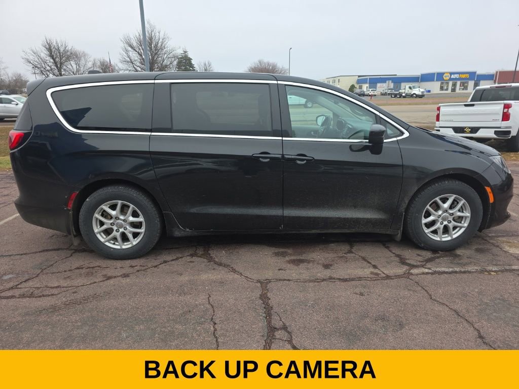 Used 2017 Chrysler Pacifica LX image 8