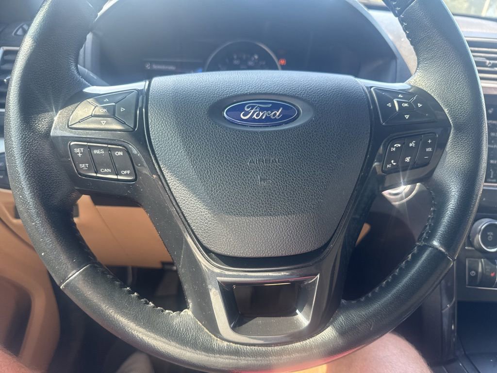 Used 2017 Ford Explorer XLT w/ Equipment Group 202A image 7