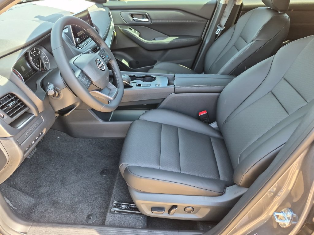 New 2026 Nissan Rogue Dark Armor FWD image 11