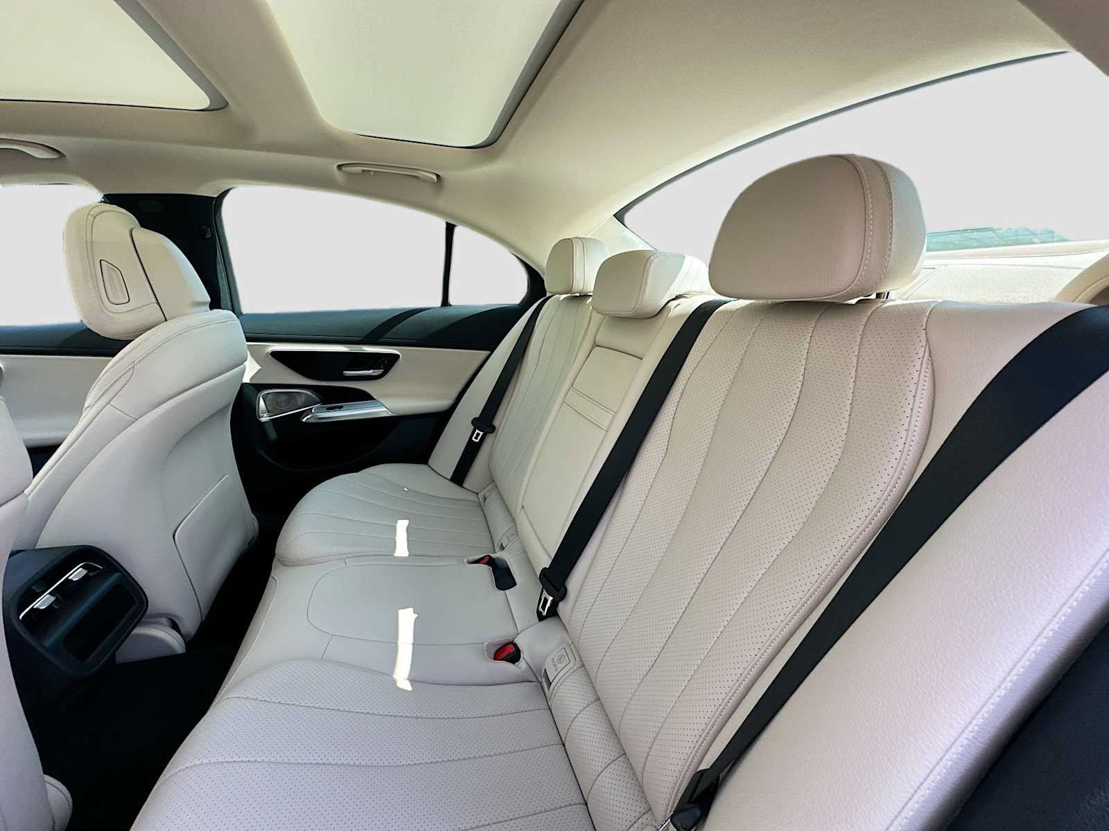 Used 2024 Mercedes-Benz E 450 4MATIC Sedan w/ Winter Package image 26