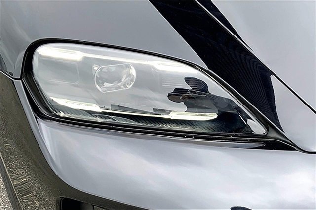 New 2025 Porsche Taycan image 18