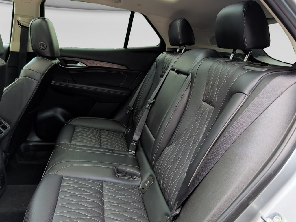Used 2023 Buick Envision Avenir AWD/4WD image 31