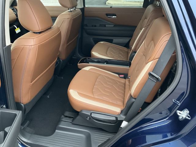 New 2026 Nissan Pathfinder Platinum image 13