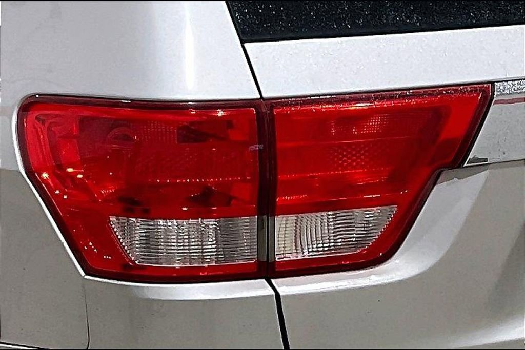 Used 2012 Jeep Grand Cherokee SRT8 w/ Luxury Group II image 29