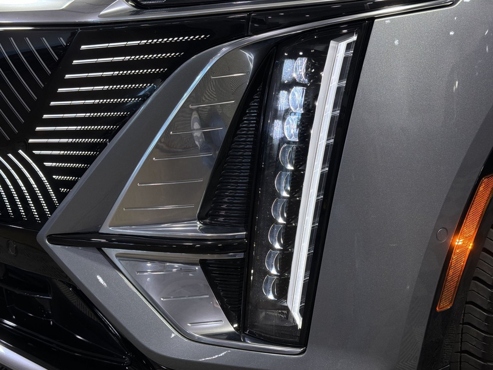 Used 2024 Cadillac Lyriq Luxury AWD/4WD image 14