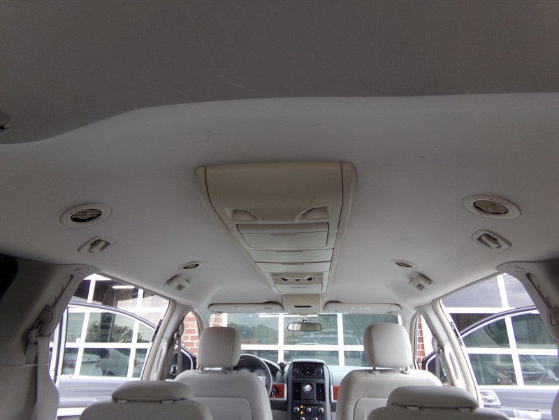Used 2008 Chrysler Town & Country Touring FWD image 31